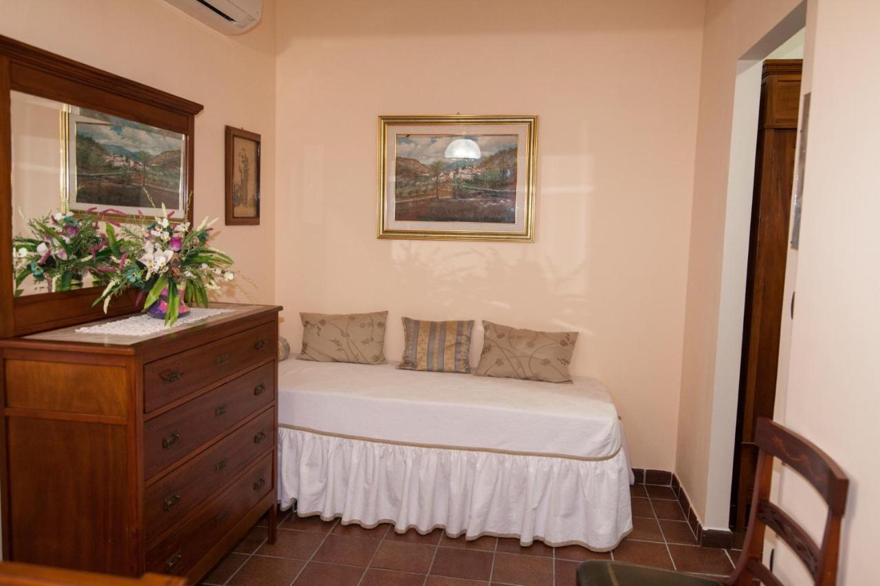 B&B Villa Carmen Сант'Алессіо-Сікуло Екстер'єр фото